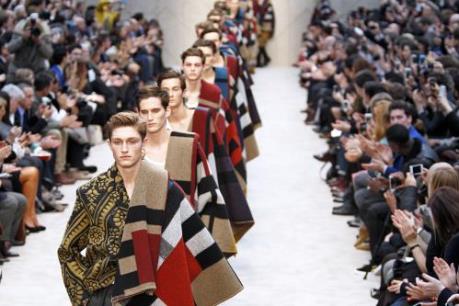 Thời trang cao cấp Burberry "hưởng lợi" từ Brexit