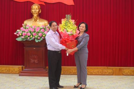 Trao Quyết định chuẩn y Bí thư Tỉnh ủy Yên Bái nhiệm kỳ 2015 - 2020