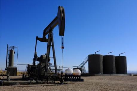 Giá dầu thế giới tăng nhờ sức tiêu thụ nhiên liệu của Mỹ