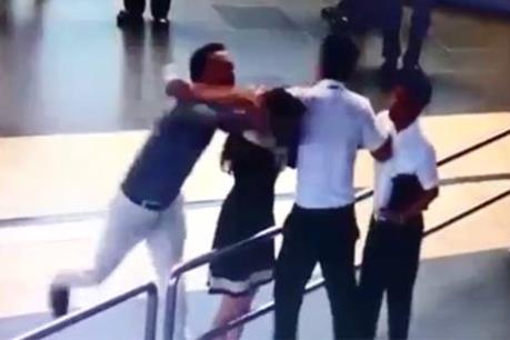 Cấm bay 12 tháng đối với hành khách đã hành hung nhân viên hàng không