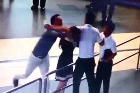 Đình chỉ cán bộ thanh tra Sở GTVT hành hung nhân viên hàng không