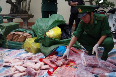 Thu giữ hơn 1,3 tấn thực phẩm đông lạnh vận chuyển trái phép qua biên giới