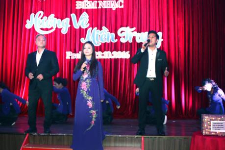 600 triệu đồng ủng hộ miền Trung trong đêm nhạc và đấu giá tại Séc