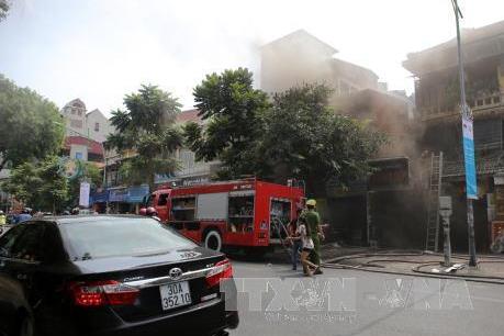 Cháy cửa hàng bán tranh trên phố Nguyễn Thái Học