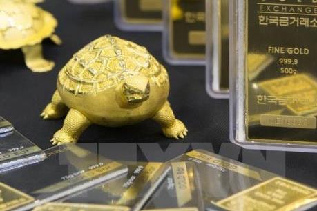 Giá vàng thế giới đi xuống trong phiên 25/2