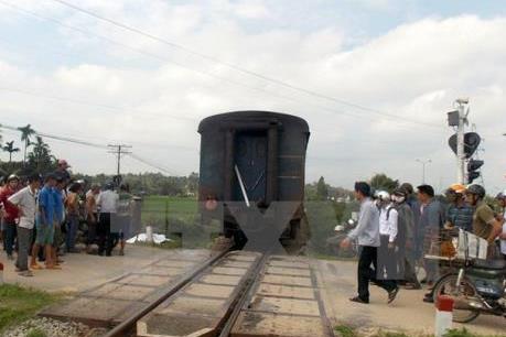 Làm sao để phòng tránh tai nạn đường sắt?