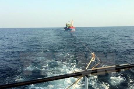 Cứu hộ kịp thời 6 thuyền viên trên tàu cá bị chìm tại cảng biển Cửa Việt