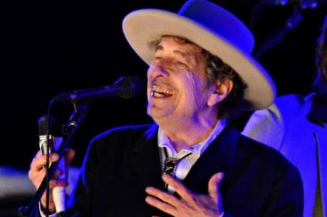 "Lãng tử du ca" Bob Dylan có thể không được nhận tiền thưởng giải Nobel Văn học