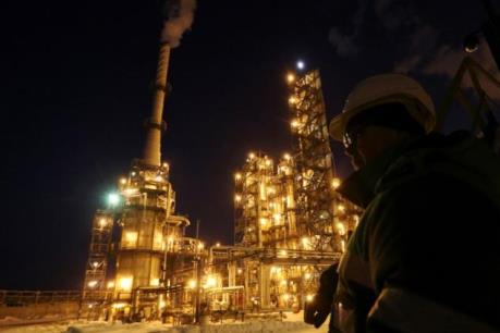 Giá dầu thế giới tăng nhờ cam kết cắt giảm sản lượng của OPEC