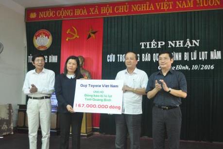 Toyota Việt Nam hỗ trợ hai tỉnh miền Trung hơn 1,3 tỷ đồng