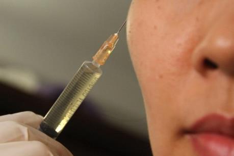 Biến dạng khuôn mặt sau khi tiêm thuốc làm trắng da