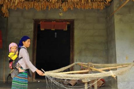 Những hình ảnh đẹp về nghề xe lanh dệt vải của người Mông