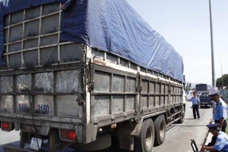 Xử lý tình trạng cơi nới thành thùng xe để chở quá tải