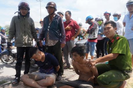 Bắt gọn hai tên cướp sau khi truy đuổi hơn 14 km