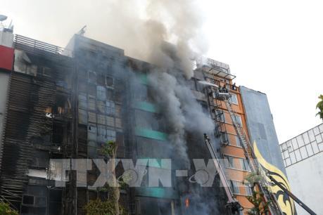 Cận cảnh vụ cháy lớn trên phố Trần Thái Tông khiến 13 người thiệt mạng