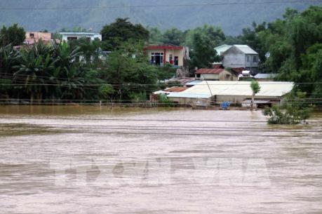 Dự báo thời tiết: Mưa lũ còn kéo dài đến ngày 5/11