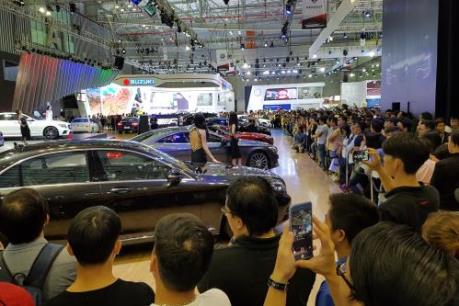 Ồ ạt nhập khẩu xe ô tô có xuất xứ ASEAN