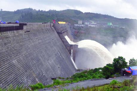 Hồ Thủy điện Sông Tranh 2 tiến hành xả nước qua tràn
