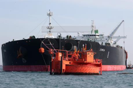 Xuất khẩu dầu thô của Iran đạt 2,44 triệu thùng/ngày