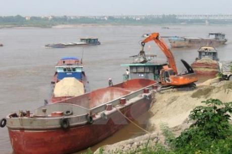 Thanh Hóa đình chỉ công tác cán bộ xã bị nghi “bảo kê” cho “cát tặc”