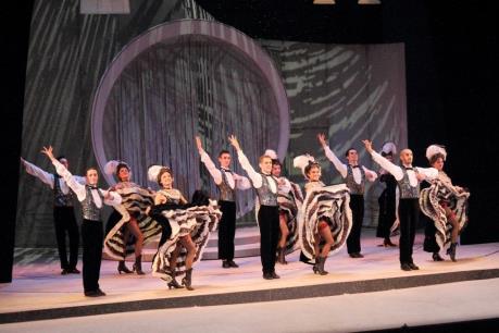 Lần đầu dựng opera cổ điển theo phong cách Broadway hiện đại