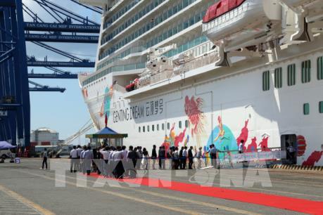 Tàu du lịch siêu sang đưa hơn 2.000 du khách đến thăm Bà Rịa-Vũng Tàu