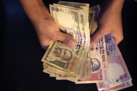 Ấn Độ thu hồi tiền mệnh giá 500 và 1.000 rupee nhằm chống tham nhũng