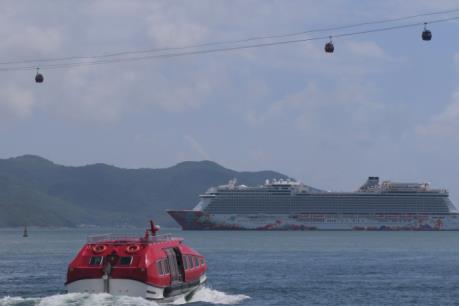 Du thuyền hạng sang đưa 2000 khách quốc tế thăm vịnh Nha Trang