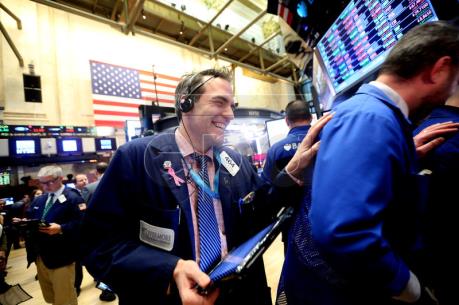 Chỉ số Dow Jones lập kỷ lục cao mới sau cuộc bầu cử ở Mỹ