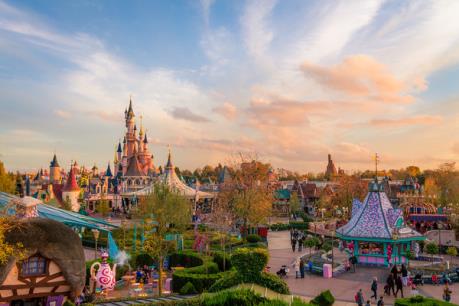 Công viên Disneyland Paris thua lỗ kỷ lục do các vụ khủng bố