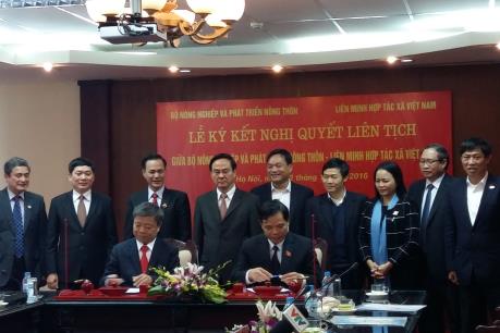 Ký kết đổi mới, phát triển kinh tế hợp tác trong lĩnh vực nông nghiệp