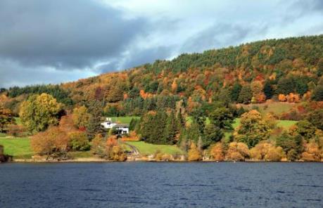 Lắng nghe Thu về ở Lake District