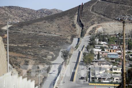 Tổng thống đắc cử Mỹ đưa ra tuyên bố mềm dẻo hơn về bức tường biên giới với Mexico