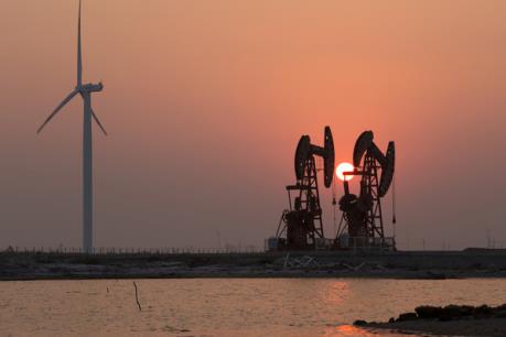 Giá dầu thế giới vẫn dưới ngưỡng 45 USD/thùng