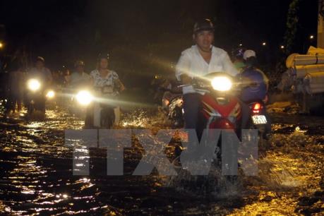Thành phố Hồ Chí Minh: Nhiều tuyến đường bị ngập do triều cường lên cao