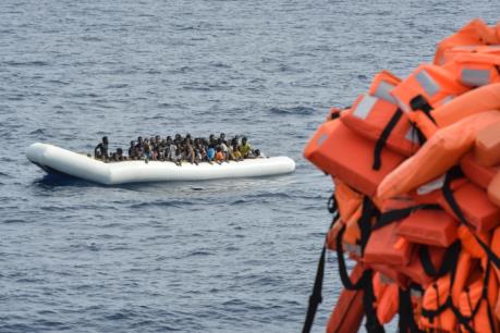 Thêm hàng trăm người di cư mất tích do lật thuyền trên Địa Trung Hải