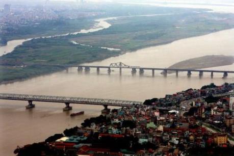 Đình chỉ tổ công tác Cảnh sát Đường thủy không xử lý vụ xả thải xuống sông Hồng