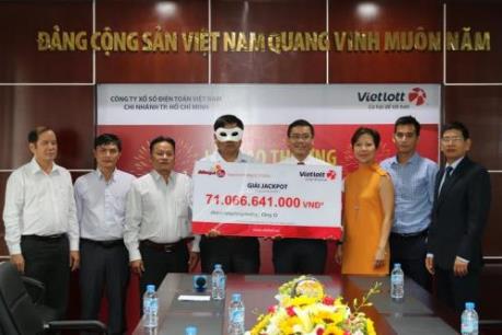 Vietlott trao giải Jackpot hơn 71 tỷ đồng