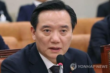 Bộ trưởng Tư pháp Hàn Quốc và Thư ký tổng thống đệ đơn từ chức
