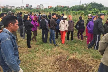 Hà Nội tạm dừng cải tạo nghĩa trang Bãi Xém