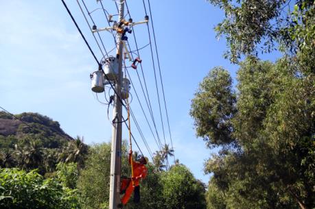 Biển đảo Việt Nam: Đóng điện đường dây 110 kV cấp điện cho xã đảo Lại Sơn