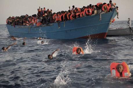 Italy cứu hơn 1.400 người di cư trên Địa Trung Hải