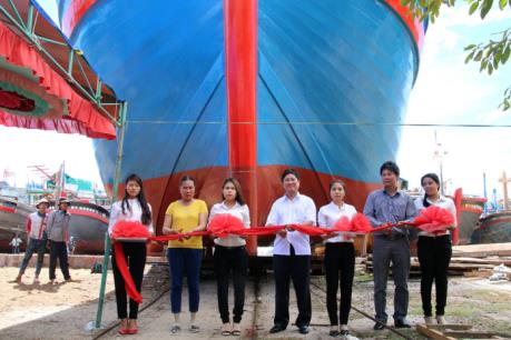 Ninh Thuận hạ thủy tàu vỏ gỗ đóng mới theo Nghị định 67