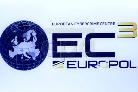 Europol triệt phá đường dây rửa tiền và buôn ma túy lớn