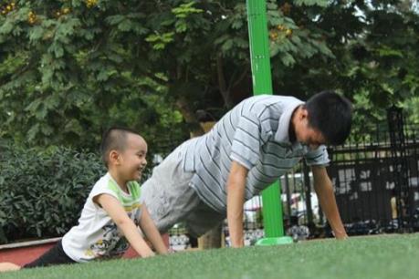 Người dân Thủ đô hào hứng với thiết bị thể thao ngoài trời