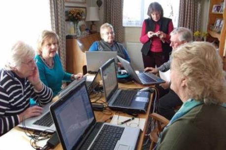 Sử dụng công nghệ thông tin giúp người già hạnh phúc hơn