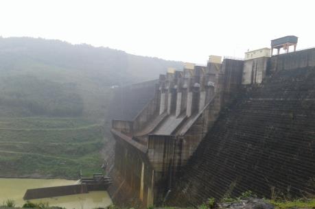 Từ 17h00 hôm nay, Thủy điện Sông Tranh 2 bắt đầu xả nước qua tràn