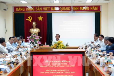 Phó Thủ tướng Trương Hòa Bình kiểm tra công tác đảm bảo an ninh tại sân bay Tân Sơn Nhất