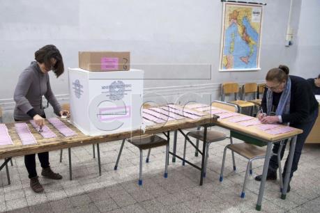 Italy tiến hành trưng cầu ý dân về cải cách hiến pháp