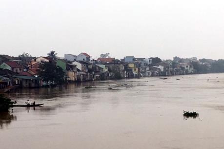 Mưa lũ ở miền Trung: 10 người thiệt mạng, hàng nghìn ngôi nhà bị ngập